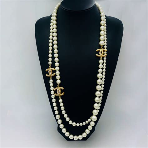 chanel anniversary classic 3 cc loge pearl necklace|Chanel long necklace.